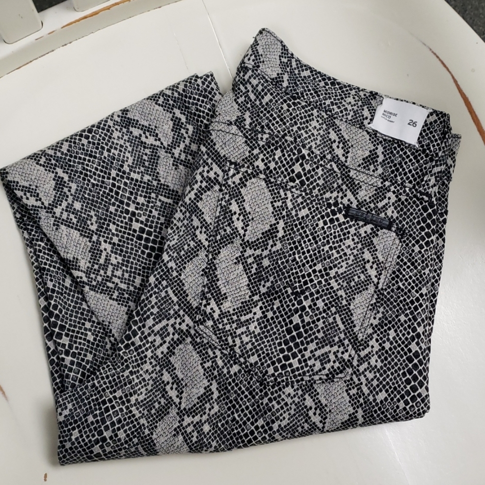 Hudson snake print size 26 super skinny pants